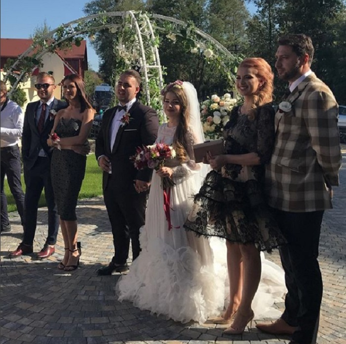 Ilinca Vandici şi soţul său, naşi de cununie! Vedeta a atras toate privirile cu ţinuta sa