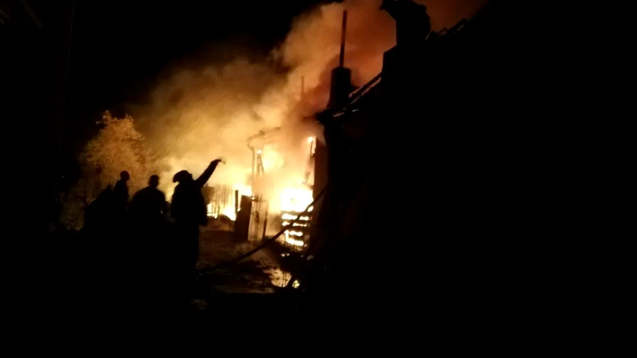 Scene cumplite în Giurgiu. Un bărbat și-a dat foc în propria locuință și se află în stare critică