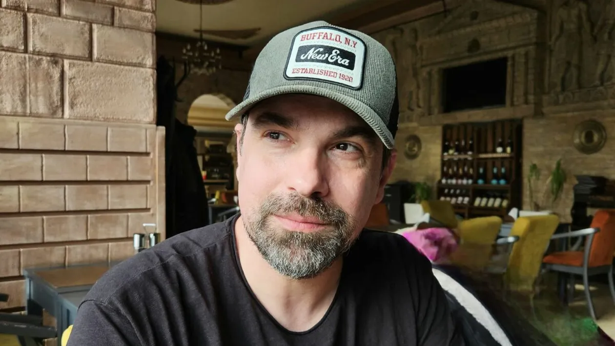 Ținuta atipică purtată de Alexandru Papadopol la cununia civilă cu Cristiana Luca. Oana Moșneagu a publicat prima imagine cu miresica