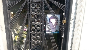 Imaginile care iti vor provoca fiori pe sira spinarii! Ce are in cavou elevul Ralph care s-a sinucis pentru profa de romana!