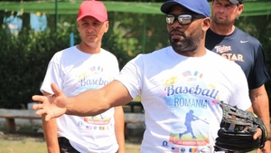 Foste vedete din baseballul profesionist american îi învaţă pe copiii români tainele acestui sport