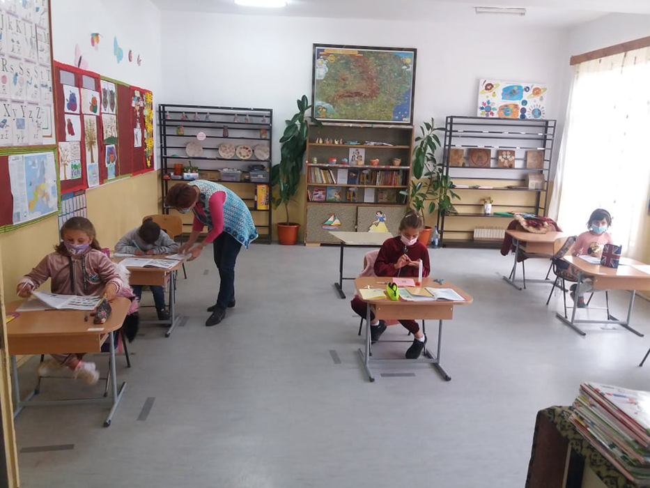 Școala cu cinci elevi, de la Comănicea