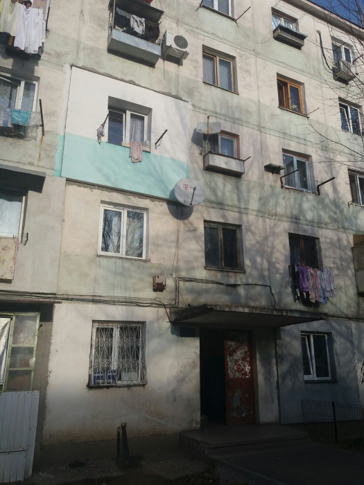 Blocul în care locuieşte mama Magdalenei Şerban, în Craiova