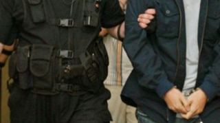 Un ofiter SRI si un prim-procuror sibian, retinuti de procurorii DNA pentru fapte de coruptie