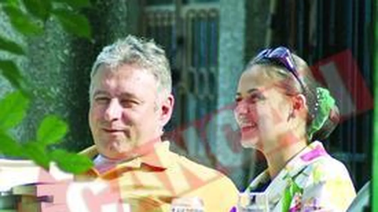 Madalin Voicu se muta cu mama