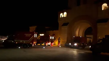 VIDEO. Anchetă la o școală din Olt, după ce profesorul de religie i-a dus pe copii să doarmă în Catedrala de la Alba Iulia, în frig. ISU Alba a intervenit rapid