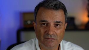 Lucian Mîndruță, apel disperat! Prezentatoarea de știri luptă din nou cu cancerul: "Poate reușim să strângem măcar o parte din sumă"