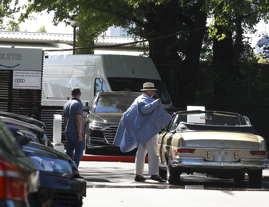 ”Tăticul McDonald’s și City Grill”, conduce un Mercedes  280 SE de peste 100.000 de euro