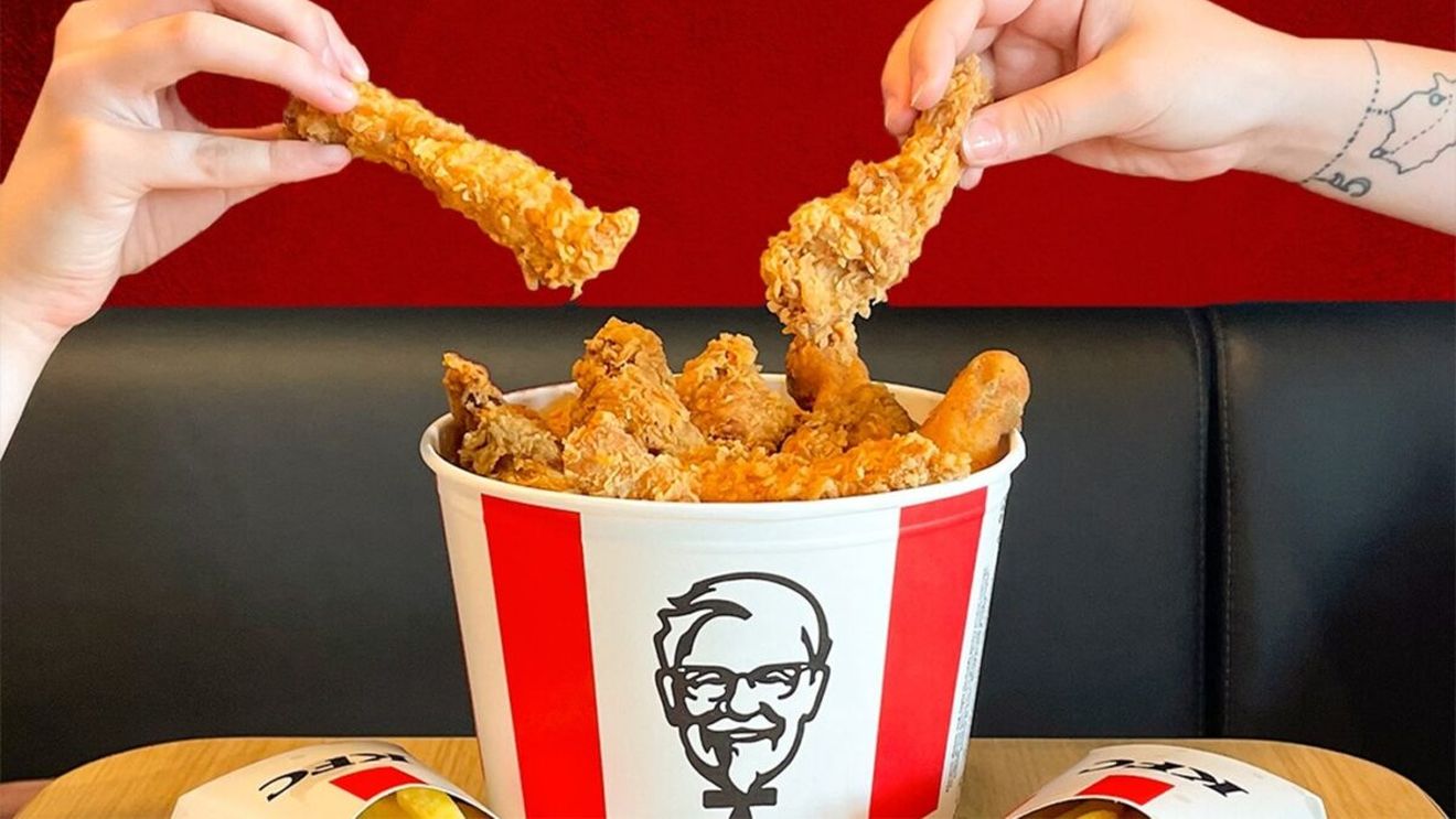 Ce conțin, de fapt, celebrele "crispy strips" de la KFC. Puțini români știu ce mănâncă
