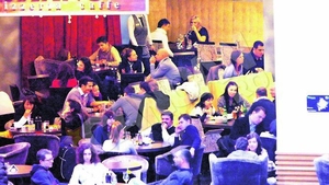 Florin Costea si-a scos iubita la un restaurant cu specific italienesc! A consolat-o pe Ada Nechita la o carafa de vin