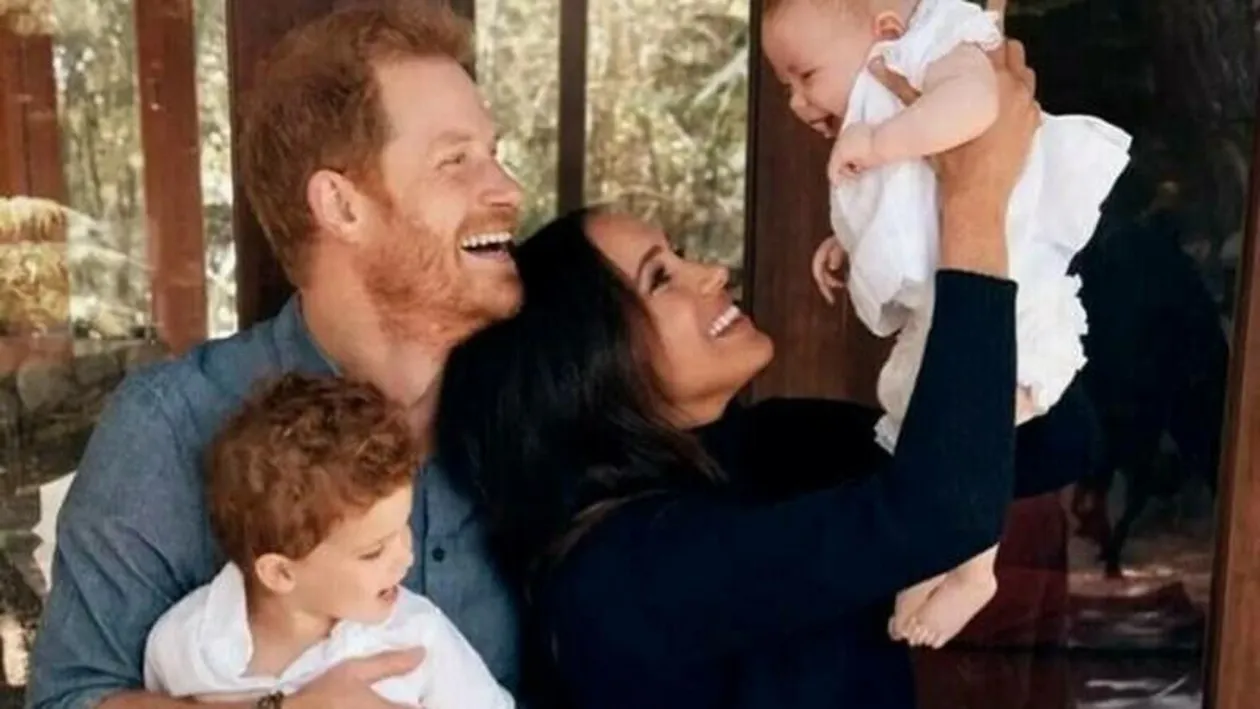 Viitorul copiilor lui Meghan Markle și ai prințului Harry, în pericol. Dezvăluirile făcute de un expert regal: ,,Vor fi o bombă cu ceas”
