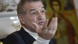 Gigi Becali, în conflict cu Anghel Iordănescu: "Doar el poate debita aşa ceva". Ce l-a deranjat pe finanţatorul FCSB