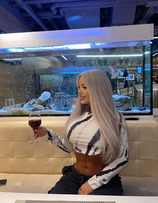 Loredana Chivu s-a trezit cu poprire pe conturi (Foto: Instagram)