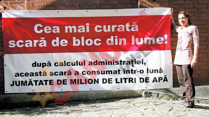 Maria Ionescu spune ca atat ei, cat si vecinilor le-a venit intretinerea pe o luna cat pentru zece blocuri: "Parca am consuma o cisterna de apa pe zi!"