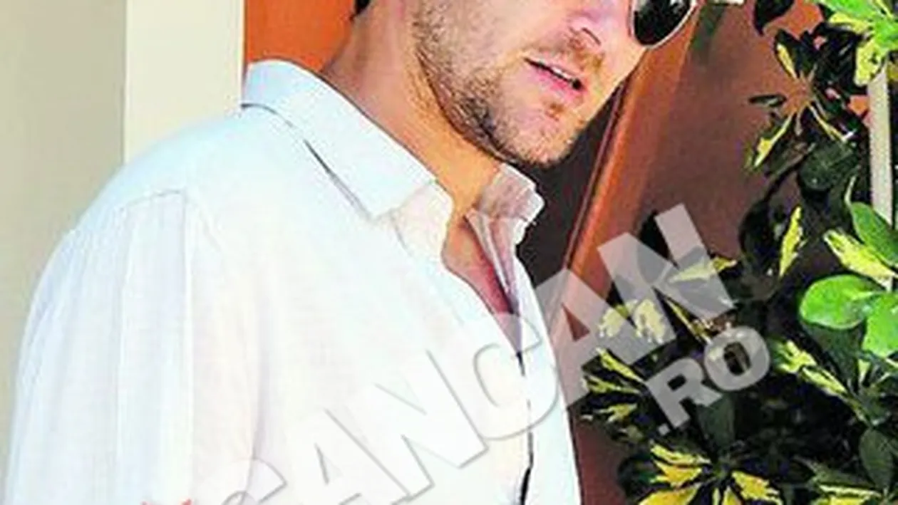 Actorul Andrei Aradits si-a castigat existenta ca muzicant ambulant: Am stat trei luni la mare cu banii castigati din cantat