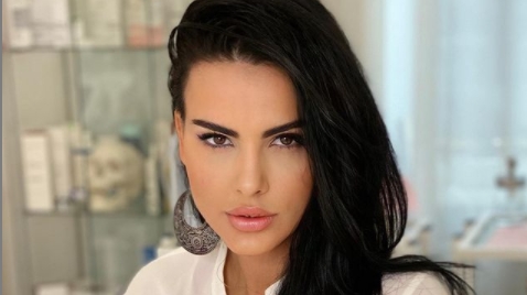 Cât de sexy e Lavinia Pârva! Soția lui Ștefan Bănică s-a filmat în costum de baie