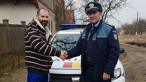 A găsit un portofel cu 2.200 de euro în el şi... Continuarea i-a lăsat mască pe poliţişti!