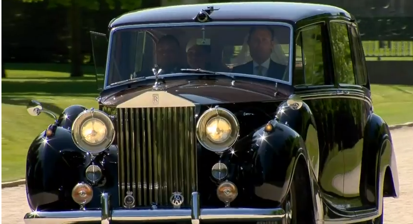 Prințul Harry și Meghan Markle, primul sărut ca soț și soție. Imagini superbe de la nunta regală 2018 FOTO&VIDEO