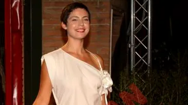 Maria Dinulescu se specializeaza in profesia de anestezist