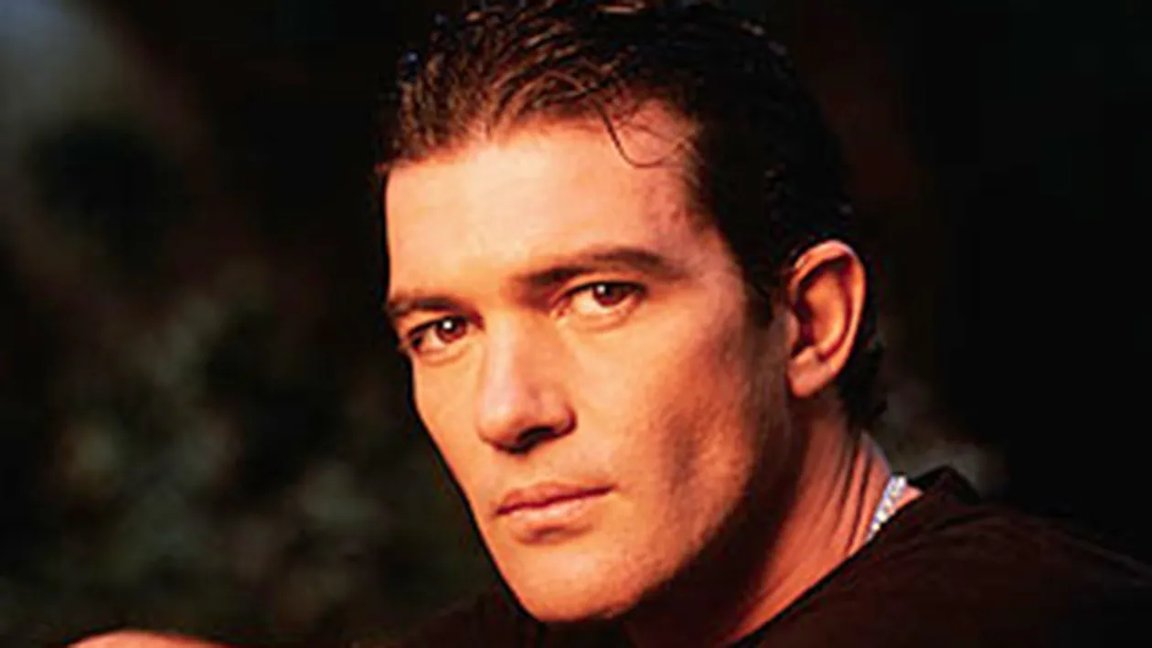 Unul dintre cei mai frumosi actori din lume a ajuns de nerecunoscut! S-a ras in cap si pare mai bătrân cu 10 ani