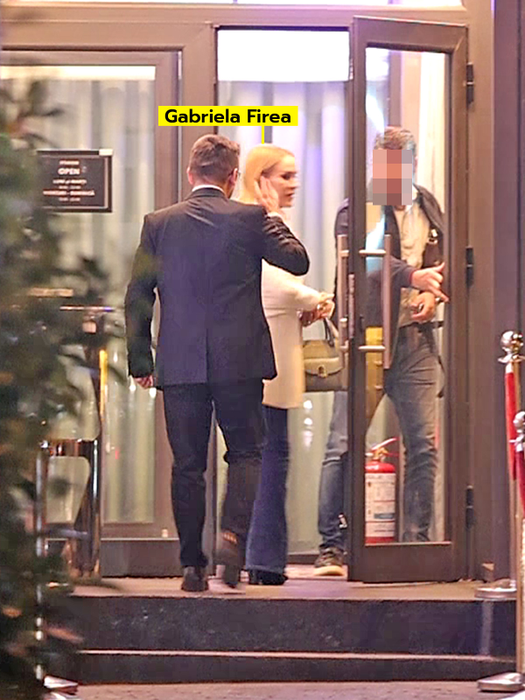 Gabriela Firea intră în restaurant (Foto: CANCAN.RO)