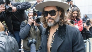 Noi acuzații grave pentru Russell Brand. Actorul pledează nevinovat și așteaptă procesul