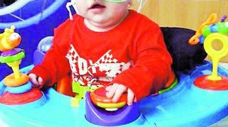 Drama unui baietel supranumit "bebe in oglinda"