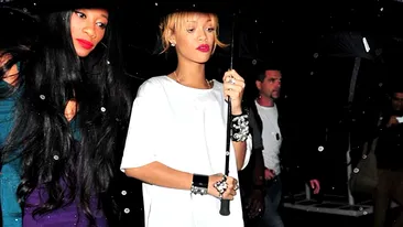 Rihanna, intr-o tinuta spectaculoasa pe strazile Londrei. Uite cat de misto sunt cizmele pe care le-a purtat