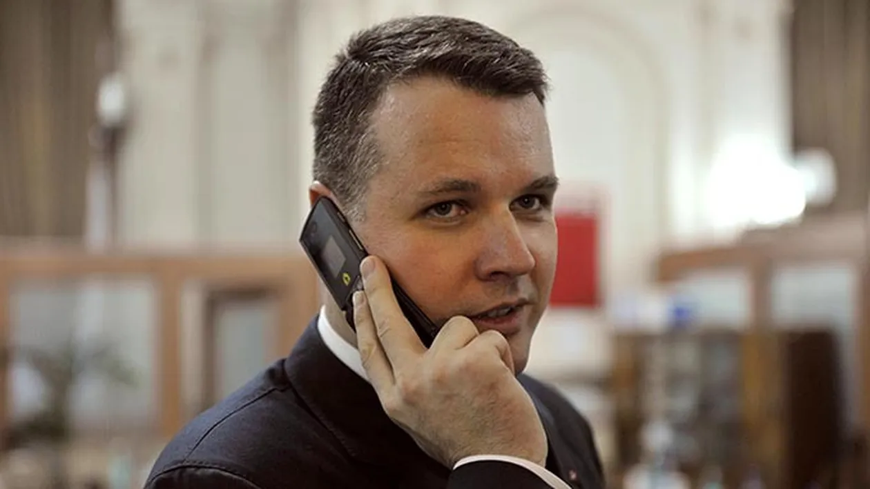 Există şi români fericiţi pe lângă Ion Ţiriac: fostul ministru al Sănătăţii, Ion Bazac, e unul dintre ei! Şi-a comandat un Ferrari de 1,2 milioane E! Celebra companie a anunţat că va produce doar 50 de unităţi din super-modelul LaFerrari Spider, iar unul dintre acestea va ajunge în România! @ Exclusivista maşină are 963 de cai putere şi este cea mai rapidă decapotabilă construită vreodată de Ferrari