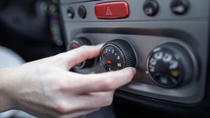 Trucul care te ajută să faci față căldurii în trafic, dacă nu ai aer condiționat. Este rapid și eficient