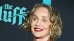 Sharon Stone, critici la adresa celor „care se tem să îmbătrânească”. „Ar trebui să fim îngroziți să ne uităm în oglindă?”