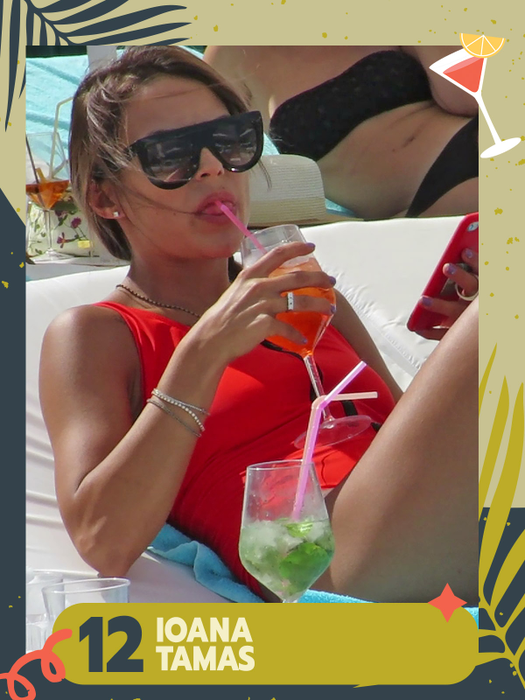 TOP 50 de vedete care ridică paharul în cinstea voastră, în costume de baie! Anna Lesko, Gina Pistol, Delia, Daniela Crudu… Cu cine ciocniți?