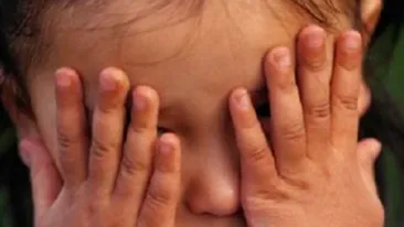 SOCANT Un baietel de 7 ani a incercat sa isi violeze verisoara de doar 3 ani!