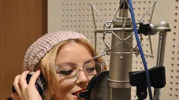 Elena Gheorghe nu ia pauza de la cariera muzicala! Viitoarea mamica inregistreaza un nou single!