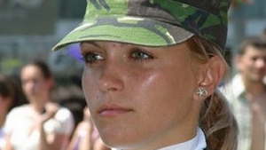 Tabloidul britanic The Sun: In Romania sunt cele mai sexy femei militar