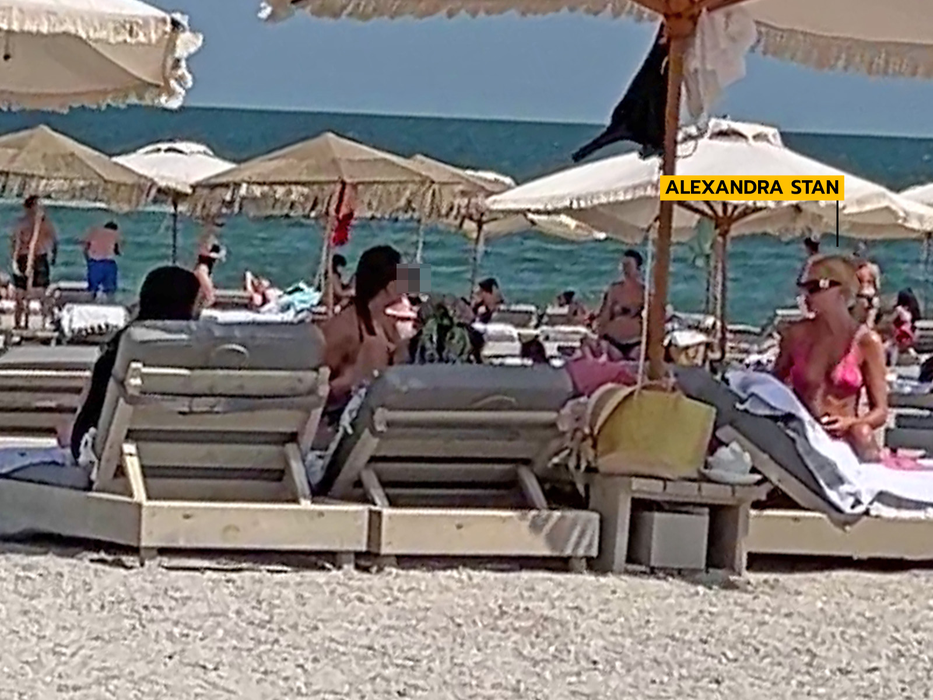 Alexandra Stan a arătat TOT pe plaja din Mamaia! Artista e HOT!