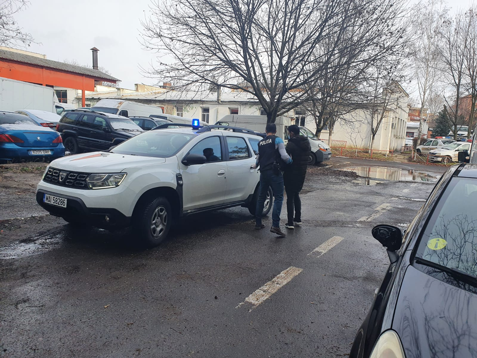 „Bonnie și Clyde” de Craiova, reținuți de polițiști. O femeie și un bărbat din Dolj organizau furturi „ca la carte”