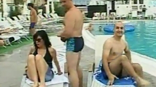 VIDEO Intalnire de gradul III! Mariana Moculescu a dat nas in nas cu Cristi Marin la o piscina din Capitala! Uite-l pe fostul iubit cum o alearga in labe de scafandru!