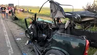 O fată de 18 ani a murit, iar iubitul ei este în stare gravă, după ce un autocar i-a izbit și i-a aruncat pe contrasens!