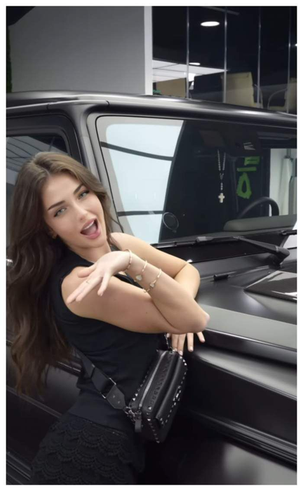 Andreea Bostănică, în maaare dificultate: prinsă amoros între nepotul ex-președintelui din Uzbekistan și Gaddafi junior!  Unu-i cumpără Mercedes și casă, altul o ține pe Dubai!