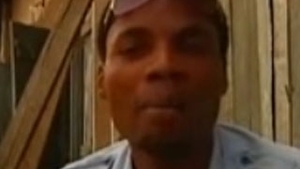VIDEO Manca din gunoaie, in Nigeria, iar acum canta pe scenele din Londra