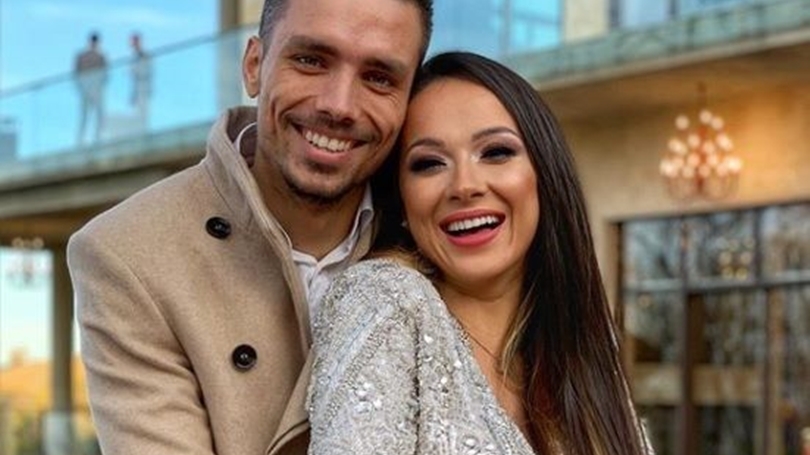 Vlăduţa Lupău se laudă pe internet cu bolidul de 70.000 de euro al soţului! Cum arată maşina de lux în care artista se plictiseşte teribil