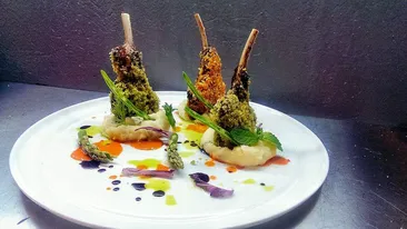 Asa poti prepara cele mai gustoase cotlete de miel! Mihai Toader de la MasterChef iti prezinta o reteta fabuloasa de Paste