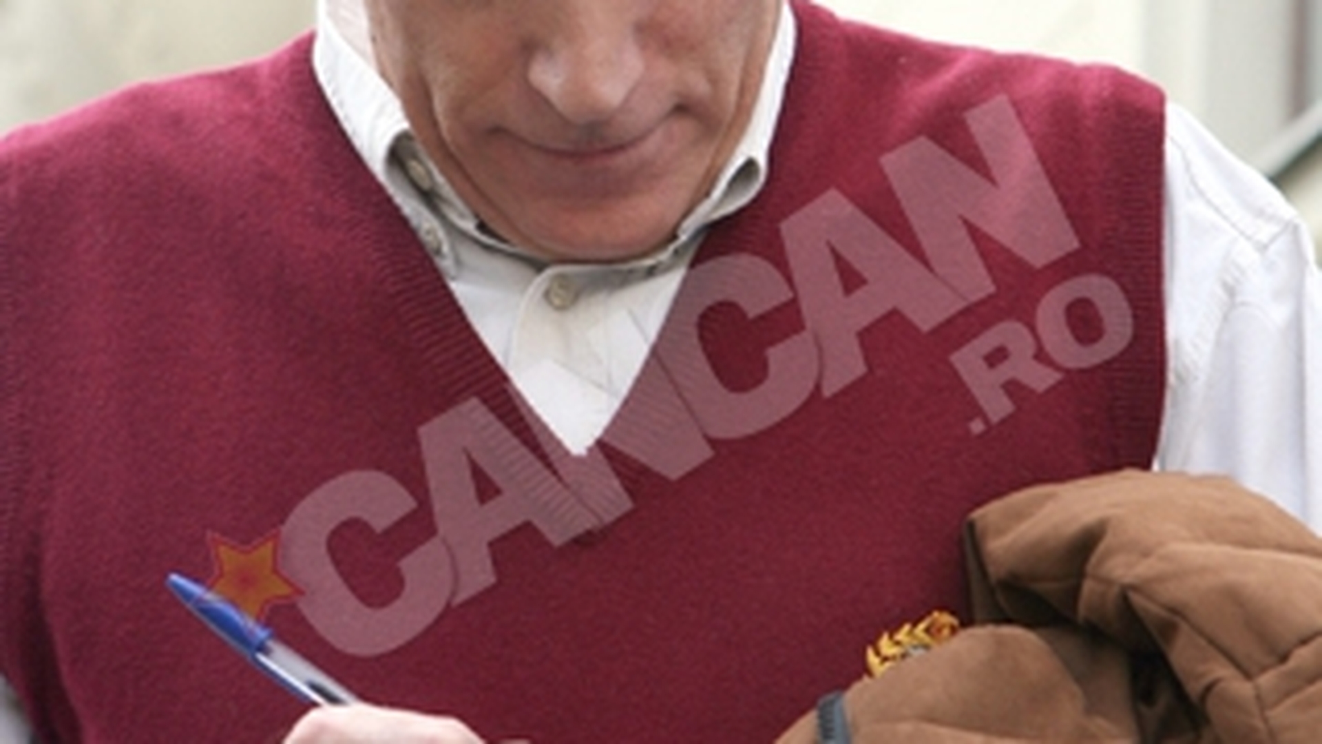 Brunet, roscat sau grizonat – ce nuanta crezi ca-l "prinde" cel mai bine pe Petre Roman?