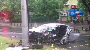 Grav accident în Bucuresti, duminică dimineața! Doi tineri, în stare gravă la spital