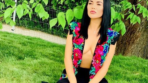 Carmen de Sălciua s-a tuns scurt. Cum arată cântăreața cu noul look