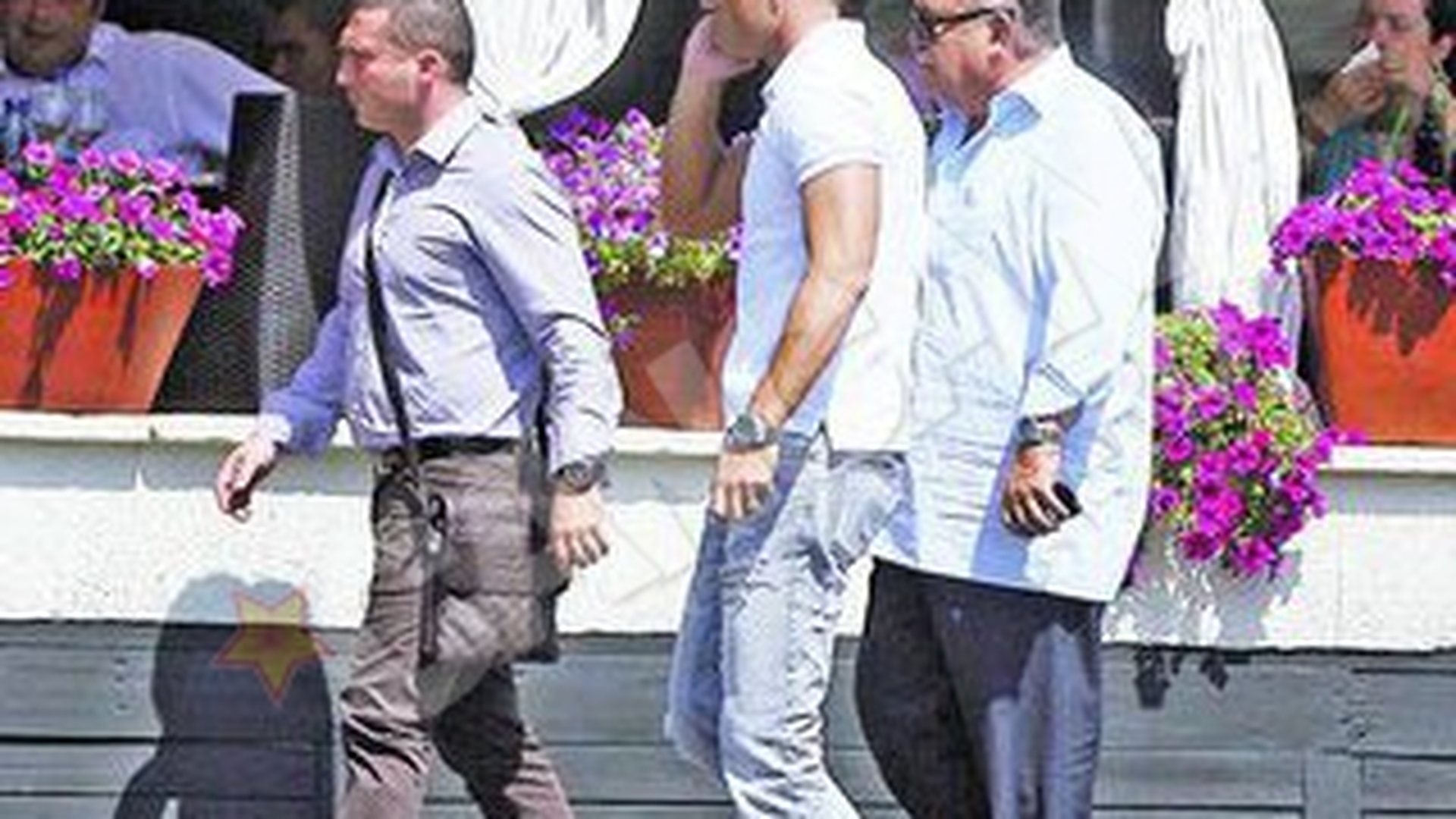 Adrian Ilie rezolva afacerile din mers