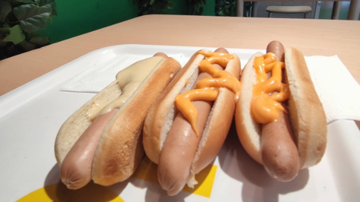Cât a plătit un bucureștean pentru trei hotdogi la IKEA. Prețul este surprinzător
