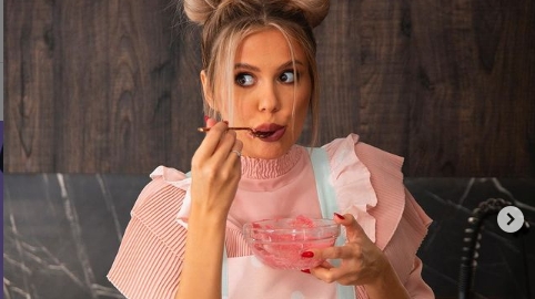 Emily Burghelea și-a lăsat fanii mască! A pozat goală și a urcat fotografia pe Instagram