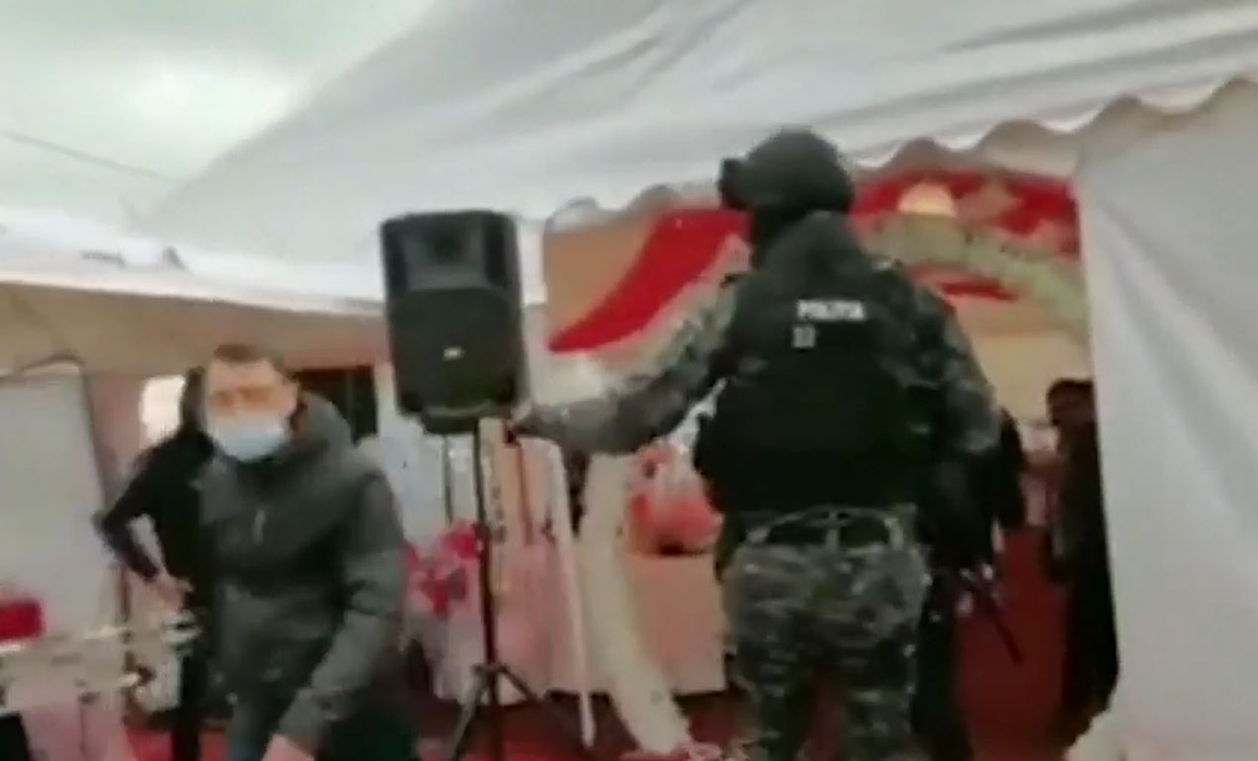 Nuntă cu zeci de invitați în Dolj, întreruptă de mascați! Polițiștii au aflat de eveniment când au văzut un live pe Facebook